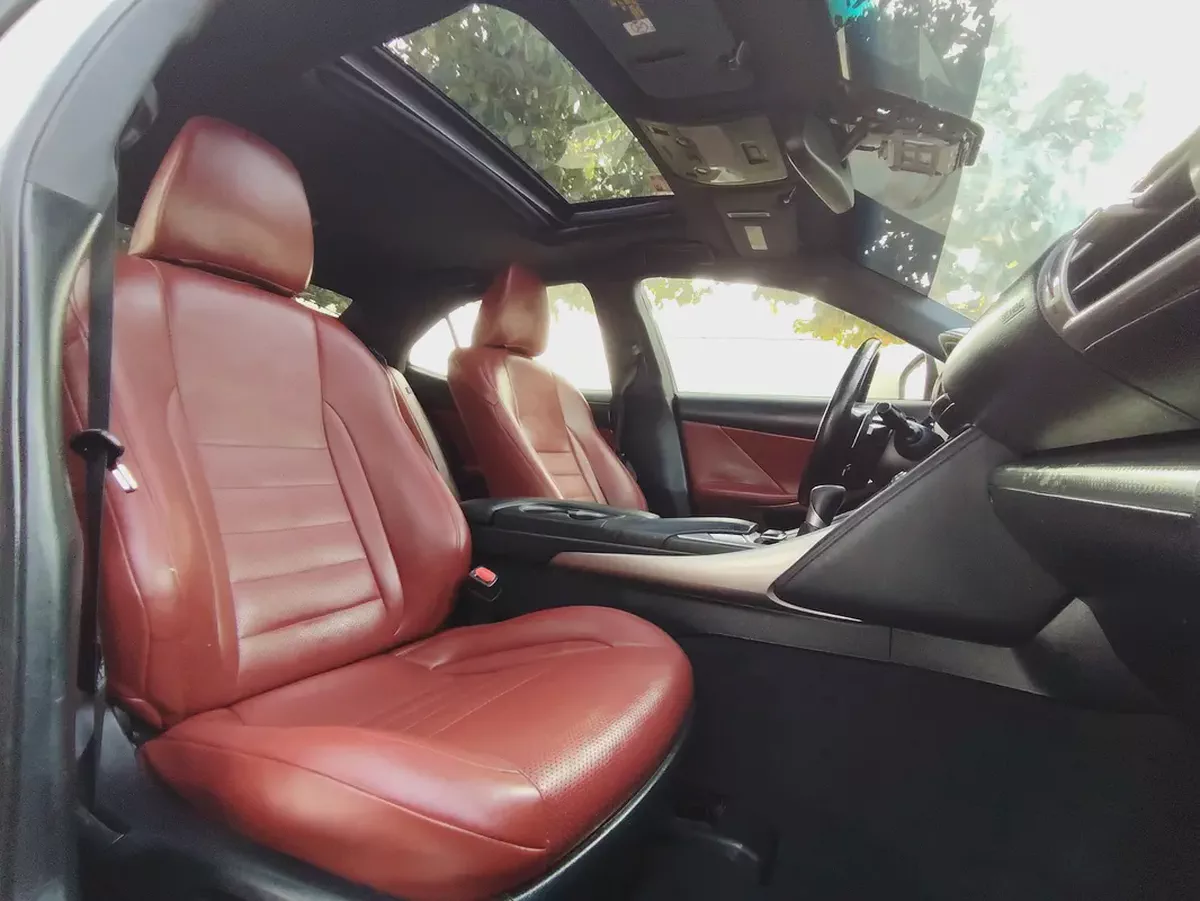 Lexus IS 350 2017 - Immaculate Condition US Specs With Maroon Interior V6-7-7