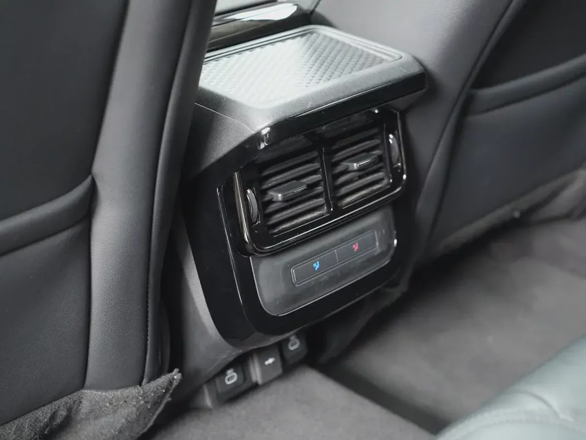 LOW Mileage 2024 Range Rover Evoque | Great Condition-16-16