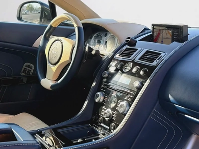 ASTON MARTIN VANTAGE S Cabriolet | 4.7L V8 | 2014 | GCC SPECS-9
