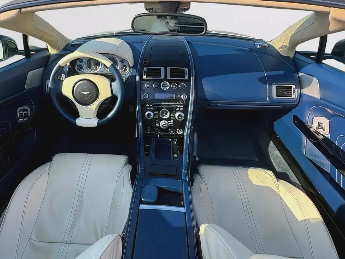 ASTON MARTIN VANTAGE S Cabriolet | 4.7L V8 | 2014 | GCC SPECS