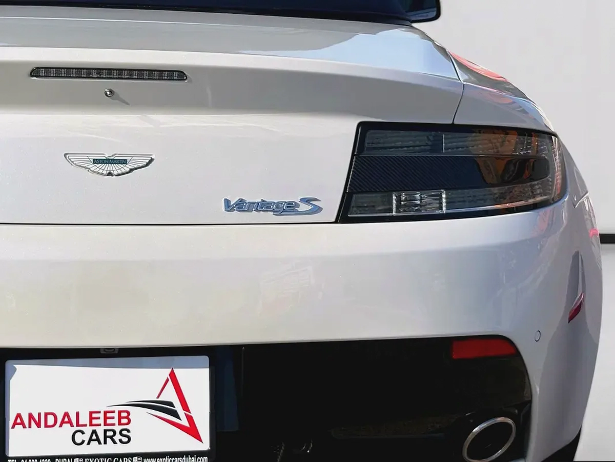 ASTON MARTIN VANTAGE S Cabriolet | 4.7L V8 | 2014 | GCC SPECS