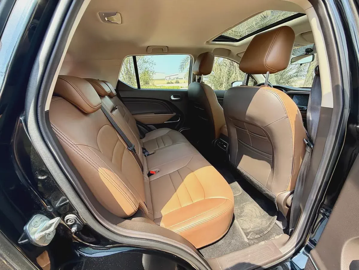 560-Monthly l GCC l Sunroof, Leather, Cruise l Accident Free-10-10