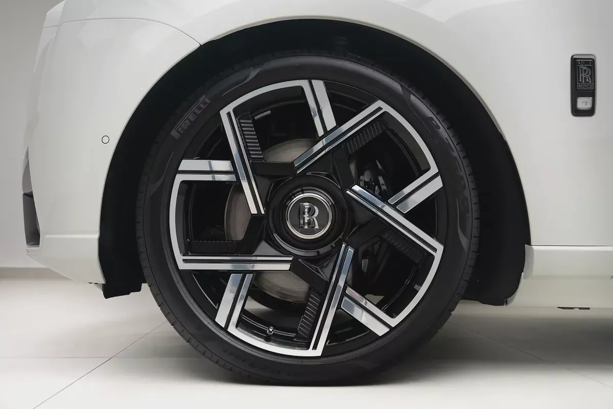 2026 ROLLS ROYCE CULLINAN |BLACK BADGE | GCC | CLOUD DESIGN INTERIOR | FULL OPTION-5-5