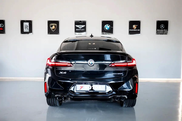 BMW X4 xdrive20i 2023 / 1000km Only!! / 2600 AED monthly / One year warranty