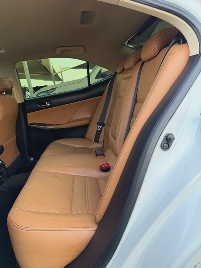 Lexus IS 250 —2014 —GCC —FREE ACCIDENT—ORIGINAL PAINT—FULL OPTIONS—EXCELLENT CONDITION-6