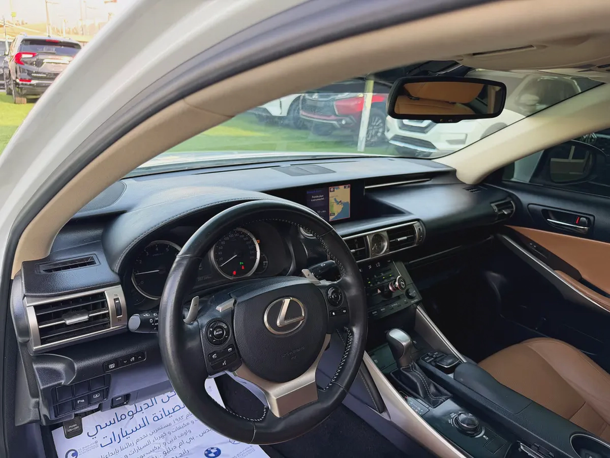 Lexus IS 250 —2014 —GCC —FREE ACCIDENT—ORIGINAL PAINT—FULL OPTIONS—EXCELLENT CONDITION-10-10