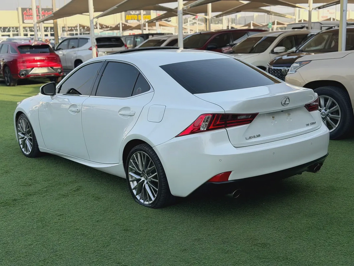 Lexus IS 250 —2014 —GCC —FREE ACCIDENT—ORIGINAL PAINT—FULL OPTIONS—EXCELLENT CONDITION-5-5