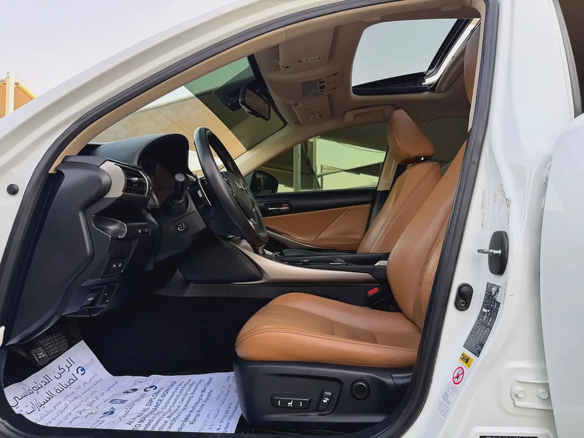 Lexus IS 250 —2014 —GCC —FREE ACCIDENT—ORIGINAL PAINT—FULL OPTIONS—EXCELLENT CONDITION-7-7