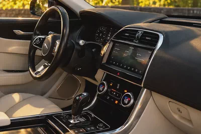 2020 Jaguar XE P250 European Specs-10