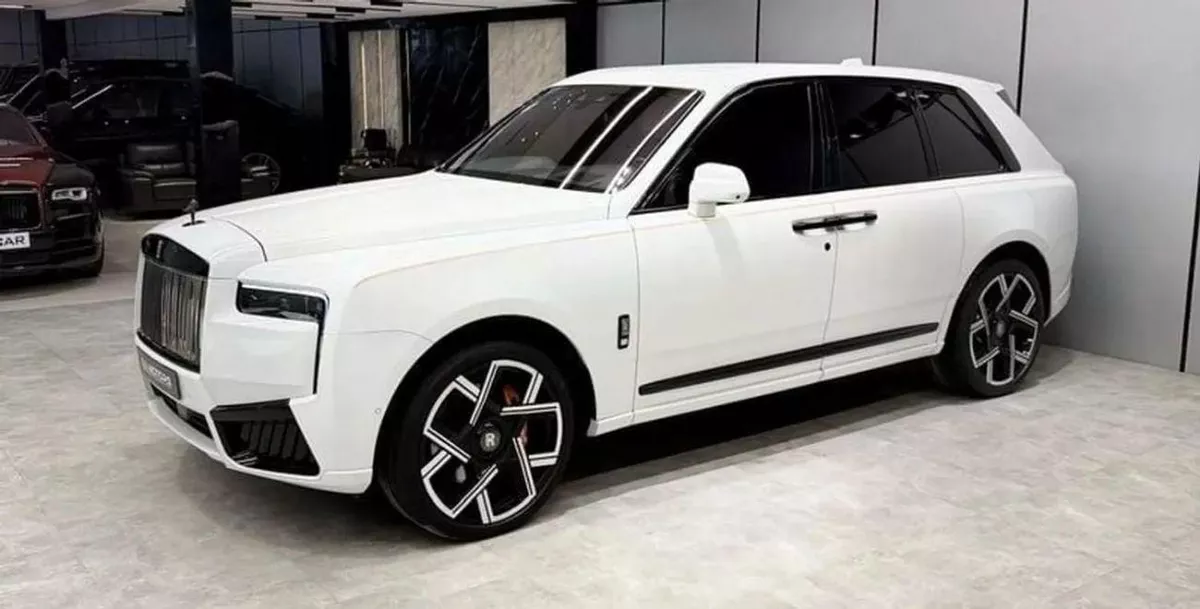 Rolls Royce Cullinan Silver Badge 2022 Silver Badge with 2026 Facelift GCC specs