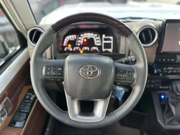 Toyota Land Cruiser 70 LX 2.8L