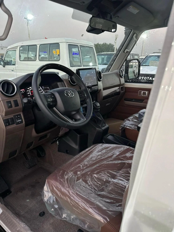 Toyota Land Cruiser 70 LX 2.8L