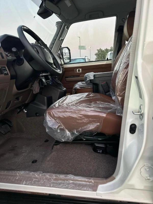 Toyota Land Cruiser 70 LX 2.8L