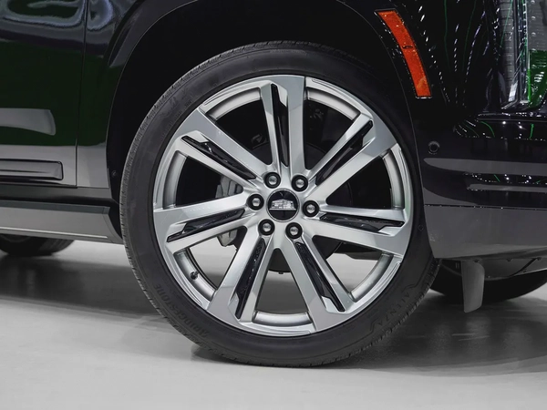 3 YEARS FREE SERVICE - WARRANTY, BRAND NEW SPORT PLATINUM ( THE HIGHEST SPEC ) ESCALADE