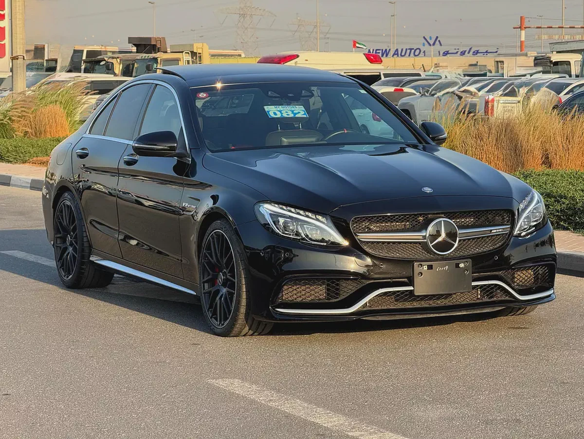 MERCEDES BENZ C63s AMG V8 LOW KILOMETER AUCTION GRADE 4. 5/B