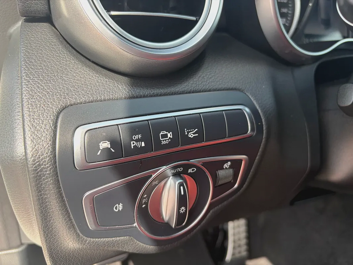 2018. C300 coupe. Gcc spec.-7-7