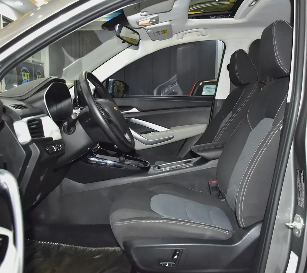 AED 753 EMi at 0% DP | Chevrolet Captiva Premier ( 2023 Model ) in Grey Color GCC Specs-9-9