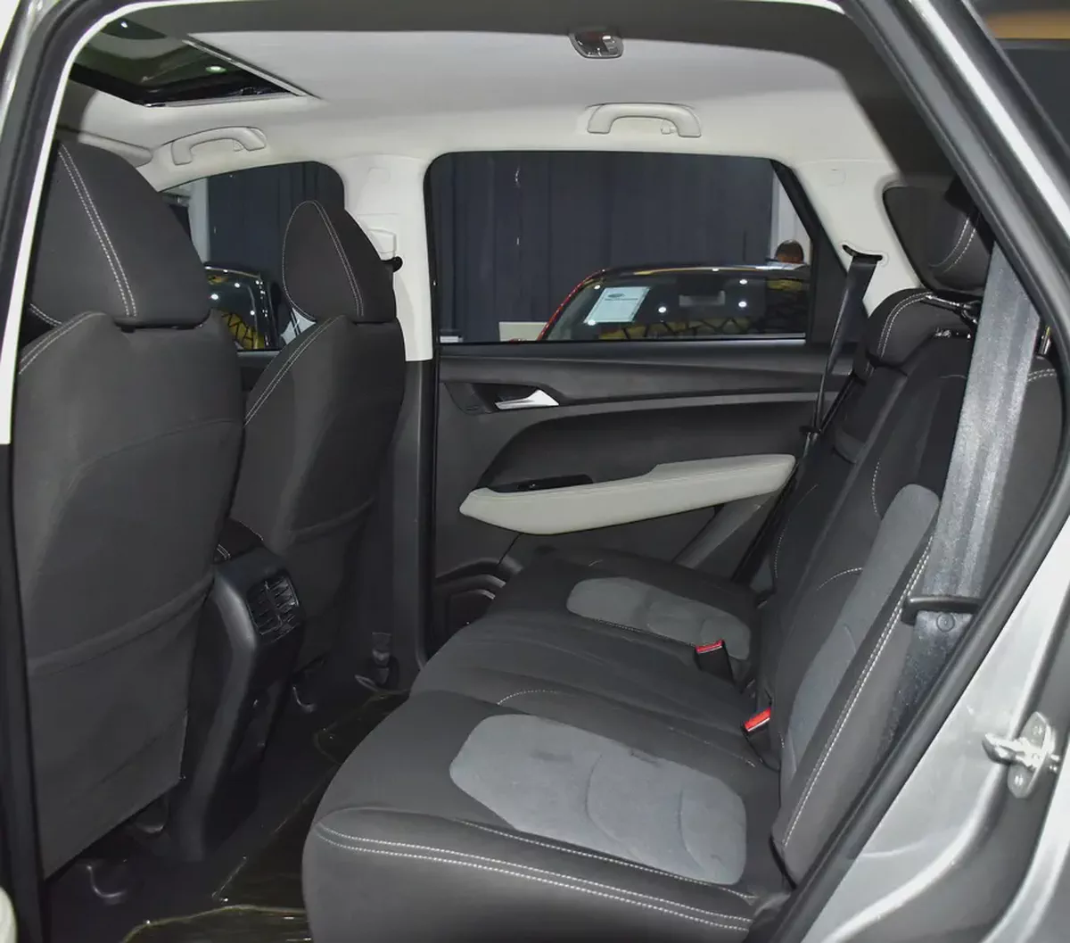 AED 753 EMi at 0% DP | Chevrolet Captiva Premier ( 2023 Model ) in Grey Color GCC Specs-14-14