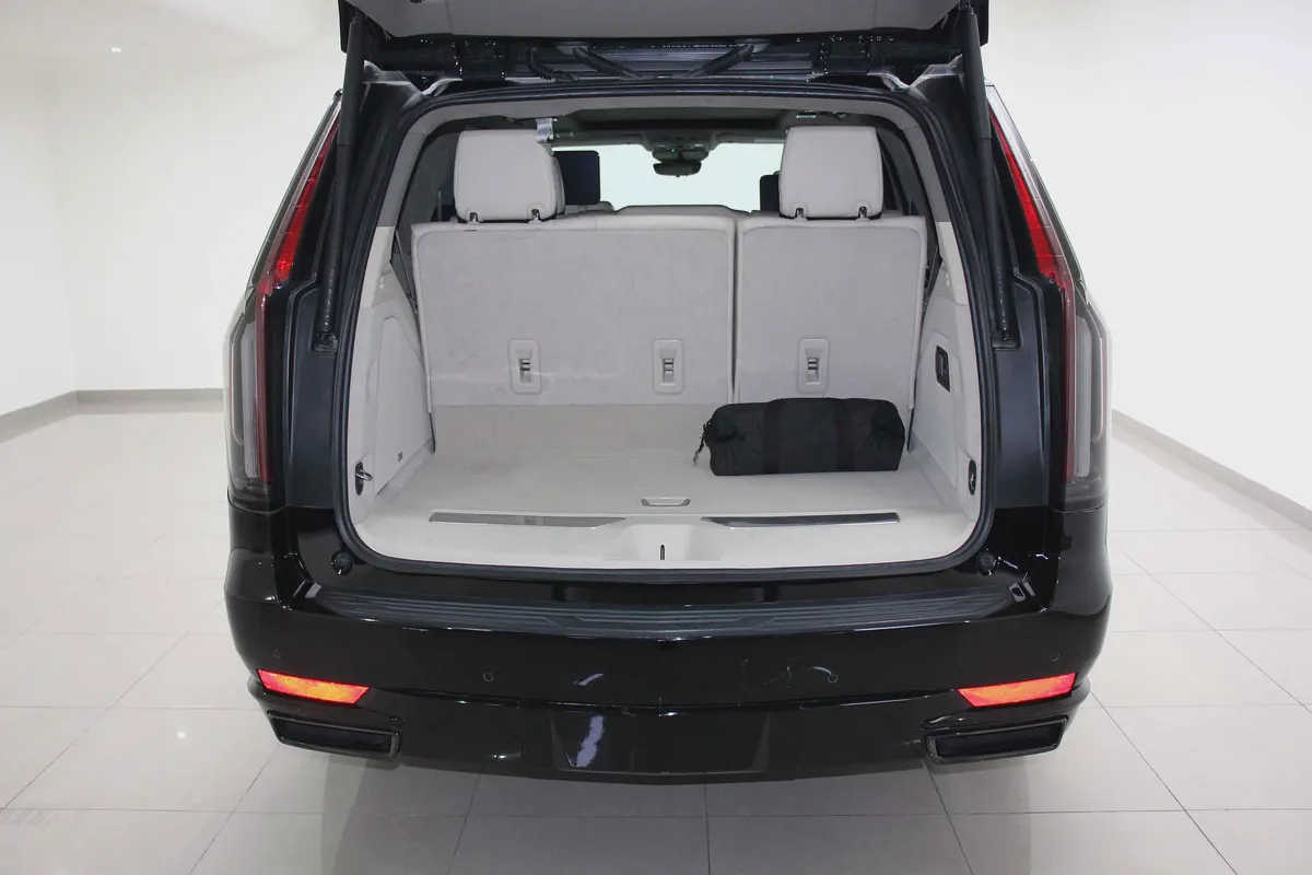 2023 Cadillac Escalade Sport Platinum | GCC Specs | Low Mileage-4-4