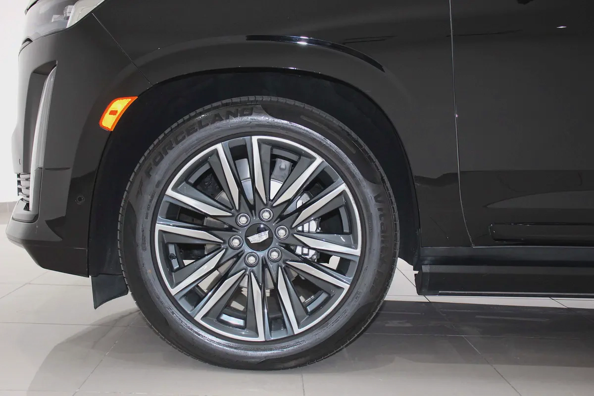 2023 Cadillac Escalade Sport Platinum | GCC Specs | Low Mileage-5-5