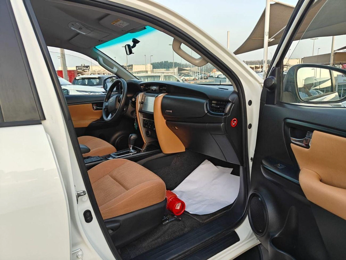 Toyota Fortuner EXR Toyota Fortuner EXR 2.7L (160 HP) MY2021 GCC-5-0
