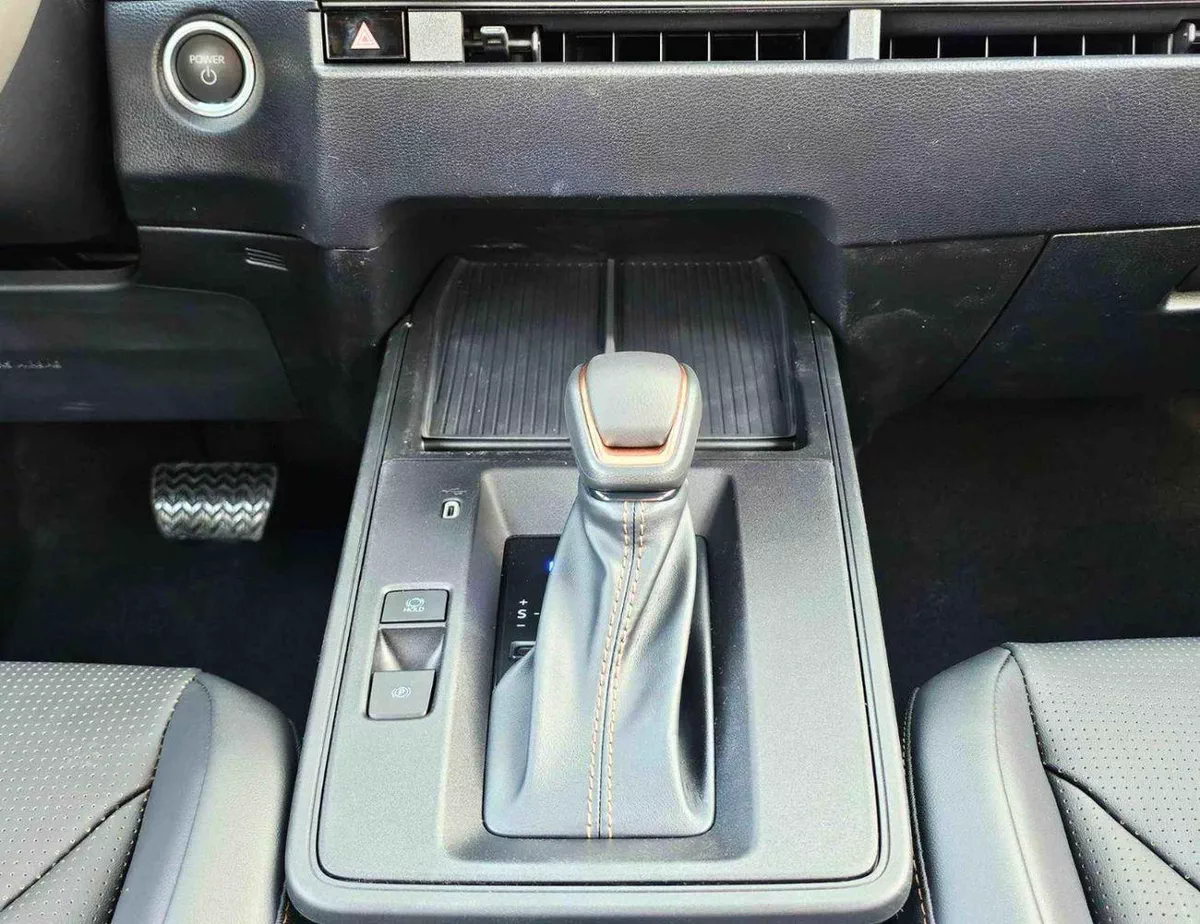 Toyota Corolla Cross ELITE 2.0L HYBRID ELITE NEW SHAPE || 2.0L HYBRID V4 | RADAR | LEATHER WITH DRIVER PWR SEAT | SUNROOF (CODE # CRCHCN)-22-0