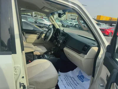 Mitsubshi pajero 2010 white color GCC Calen car-3