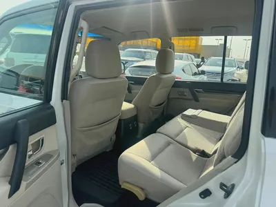 Mitsubshi pajero 2010 white color GCC Calen car-8