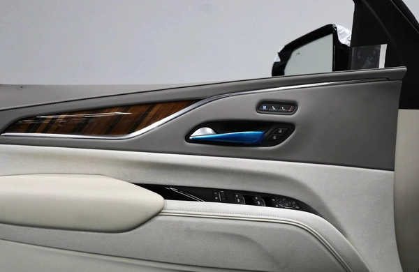 GCC | Cadillac Escalade 600
