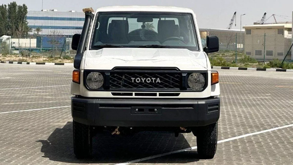 Toyota Land Cruiser Pick Up -4-0