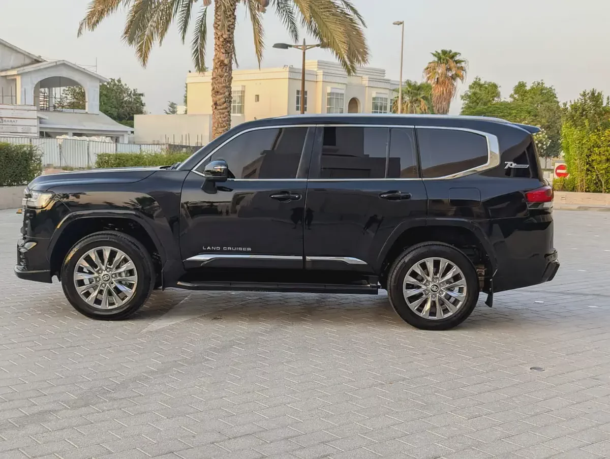 2023 Toyota Land Cruiser GXR | GCC Specs | V6 4.0L | Luxury Off-Road Excellence-6-6