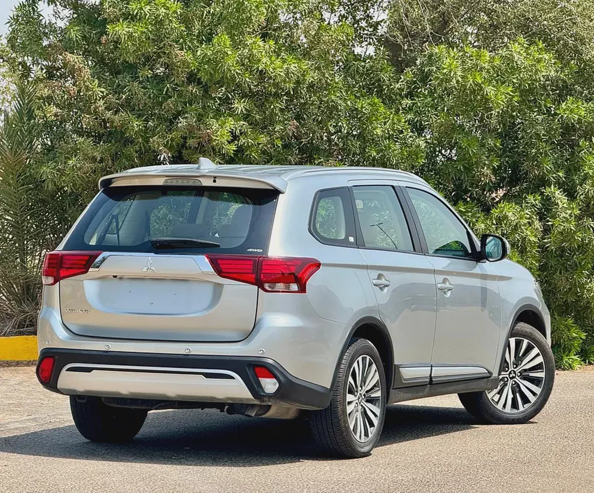 865-Monthly l GCC l 4wd, Cruise, Camera l Accident Free-3-3