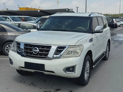 Nissan patrol 2013 fullopshin white color GCC calen car-1