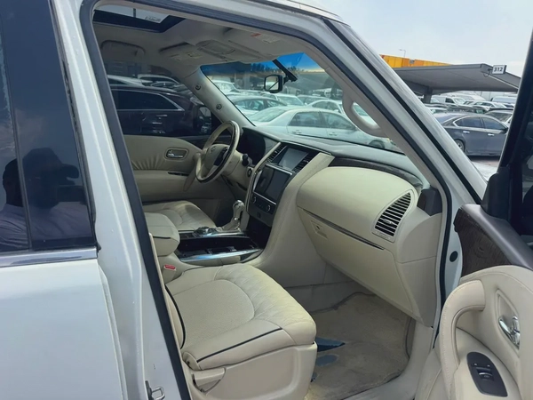 Nissan patrol 2013 fullopshin white color GCC calen car