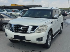 Nissan patrol 2013 fullopshin white color GCC calen car