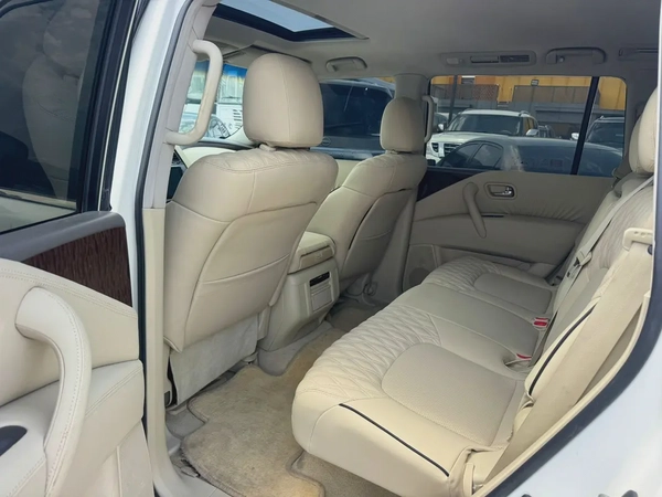 Nissan patrol 2013 fullopshin white color GCC calen car