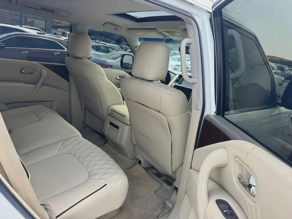 Nissan patrol 2013 fullopshin white color GCC calen car