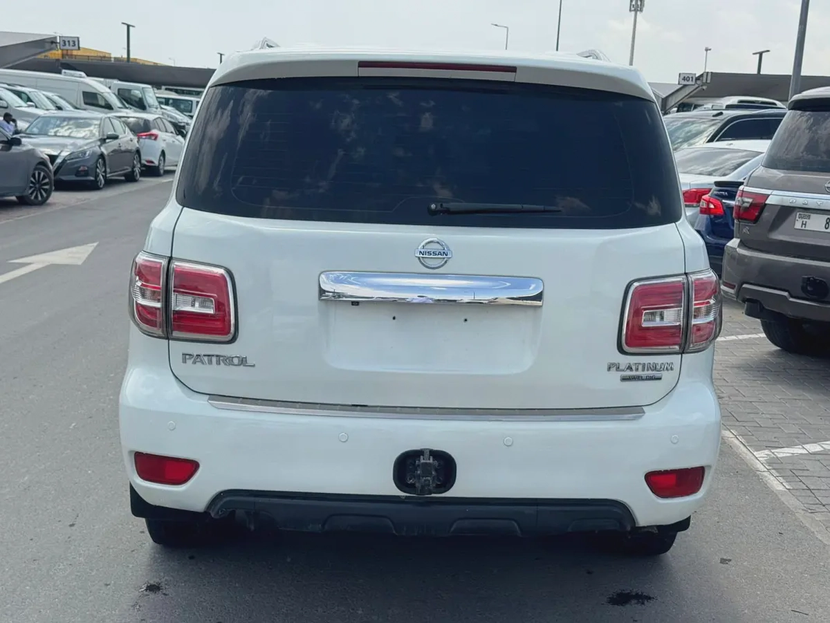Nissan patrol 2013 fullopshin white color GCC calen car-4-4
