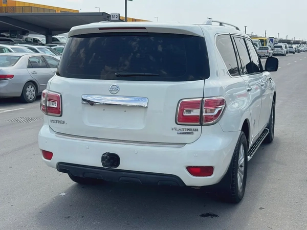 Nissan patrol 2013 fullopshin white color GCC calen car
