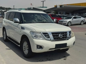 Nissan patrol 2013 fullopshin white color GCC calen car