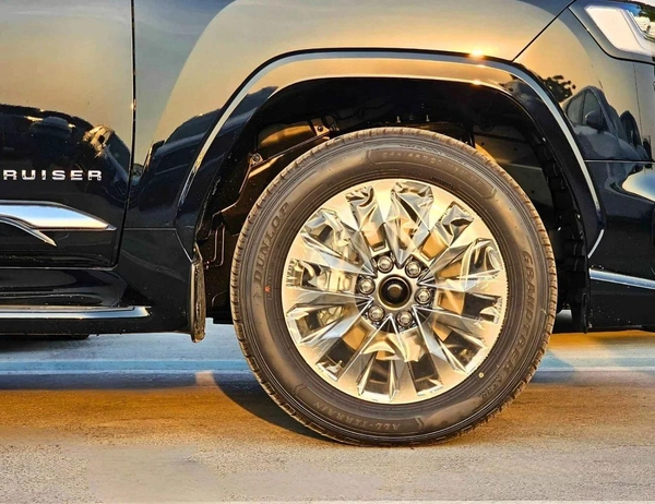 Toyota Land Cruiser VXR 3.3L DIESEL | PWR WITH MEMORY SEATS / HUD / RADAR / JBL SPEAKERS