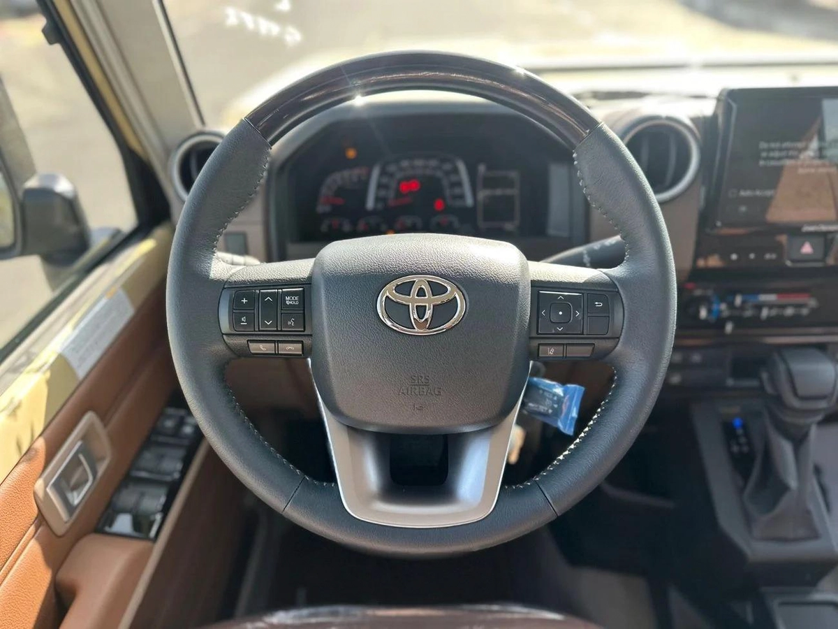Toyota Land Cruiser Pick Up-4-4