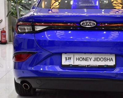 JAC J7 ( 2023 Model ) in Blue Color GCC Specs-9