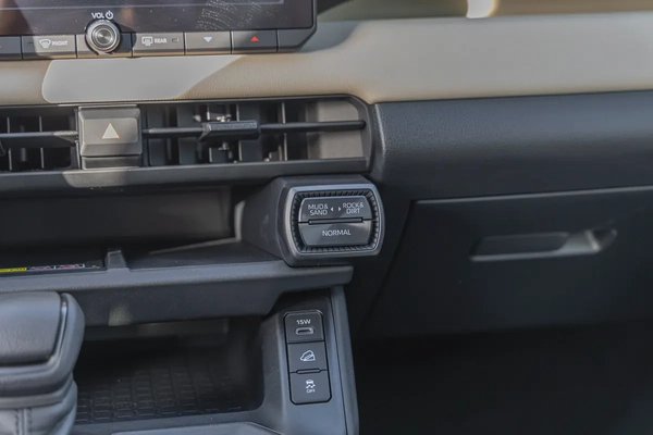 TOYOTA RAV4 XLE | 2026 | AWD | V4 | DARK GOLD | BRAND NEW | GCC Specs (EXPORT)
