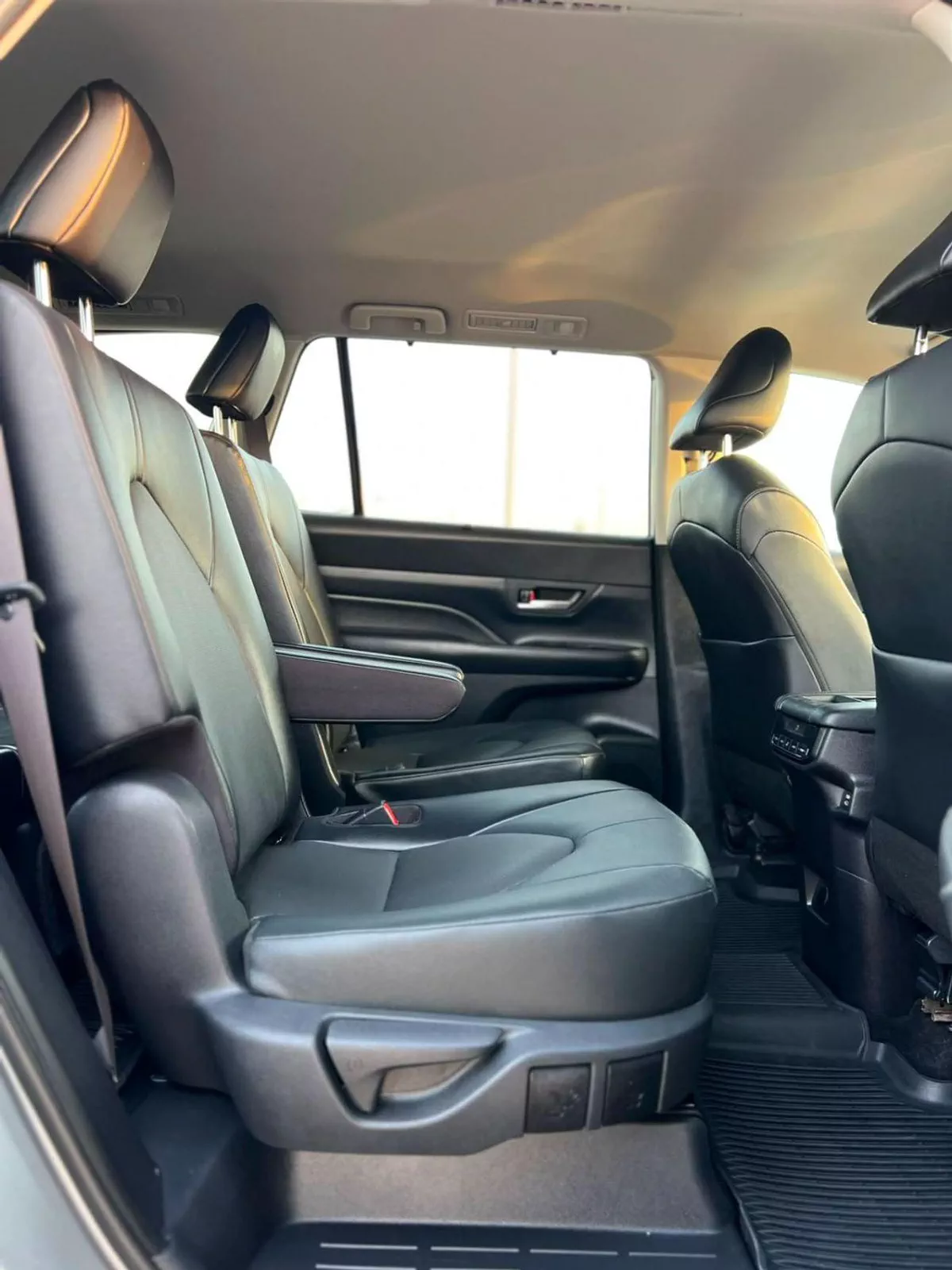 Toyota Grand Highlander  2024 Toyota Grand Highlander 2.4L V4 Turbo - AWD 4x4 Full Option With Dual Radar - Trunk Auto - Low-9-0