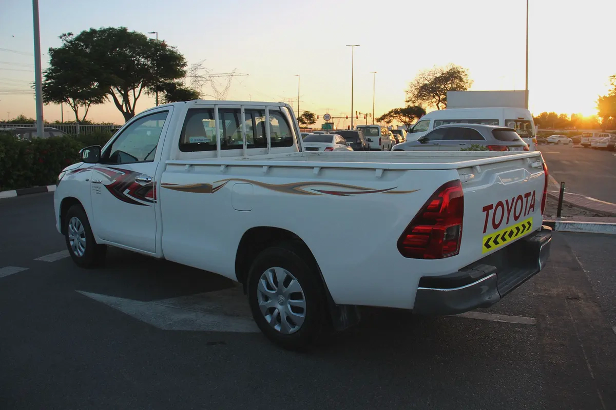 2023 Toyota Hilux Single Cab GL GCC Specs-2-2