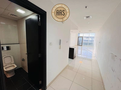 HUGE SIZE 2BHK || NEAR TO METRO || ALL AMENITIES || PARKING-2