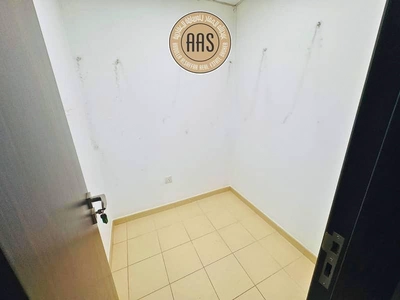HUGE SIZE 2BHK || NEAR TO METRO || ALL AMENITIES || PARKING-4