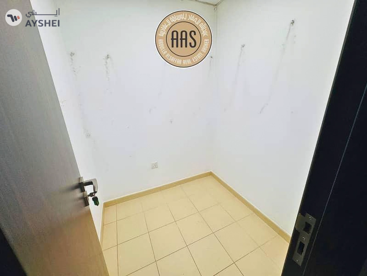HUGE SIZE 2BHK || NEAR TO METRO || ALL AMENITIES || PARKING-4-4