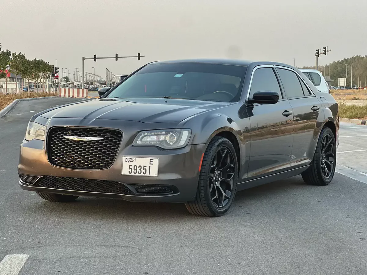 كرايسلر 300 مواصفات أمريكية بحالة جيدة-3-3